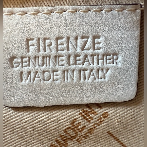 FIRENZE Italian White Quilted Leather Clutch. Made in Italy - Picture 2 of 4